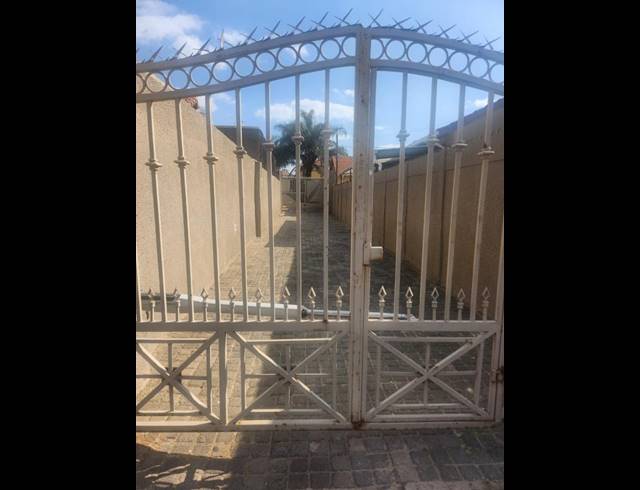 3 BEDROOM HOUSE FOR SALE IN ORMONDE